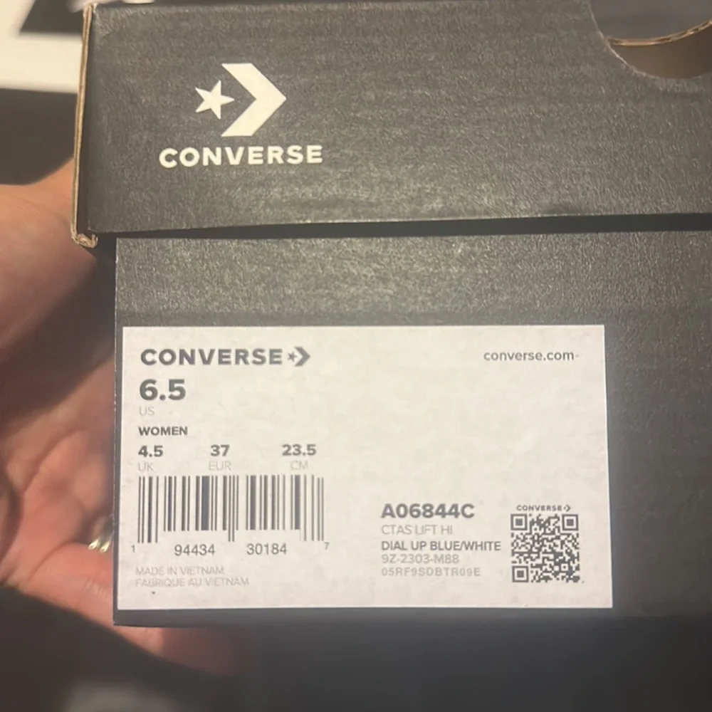 NWT Converse Chuck Taylor All Star Lift Platform Embroidered Bracelet